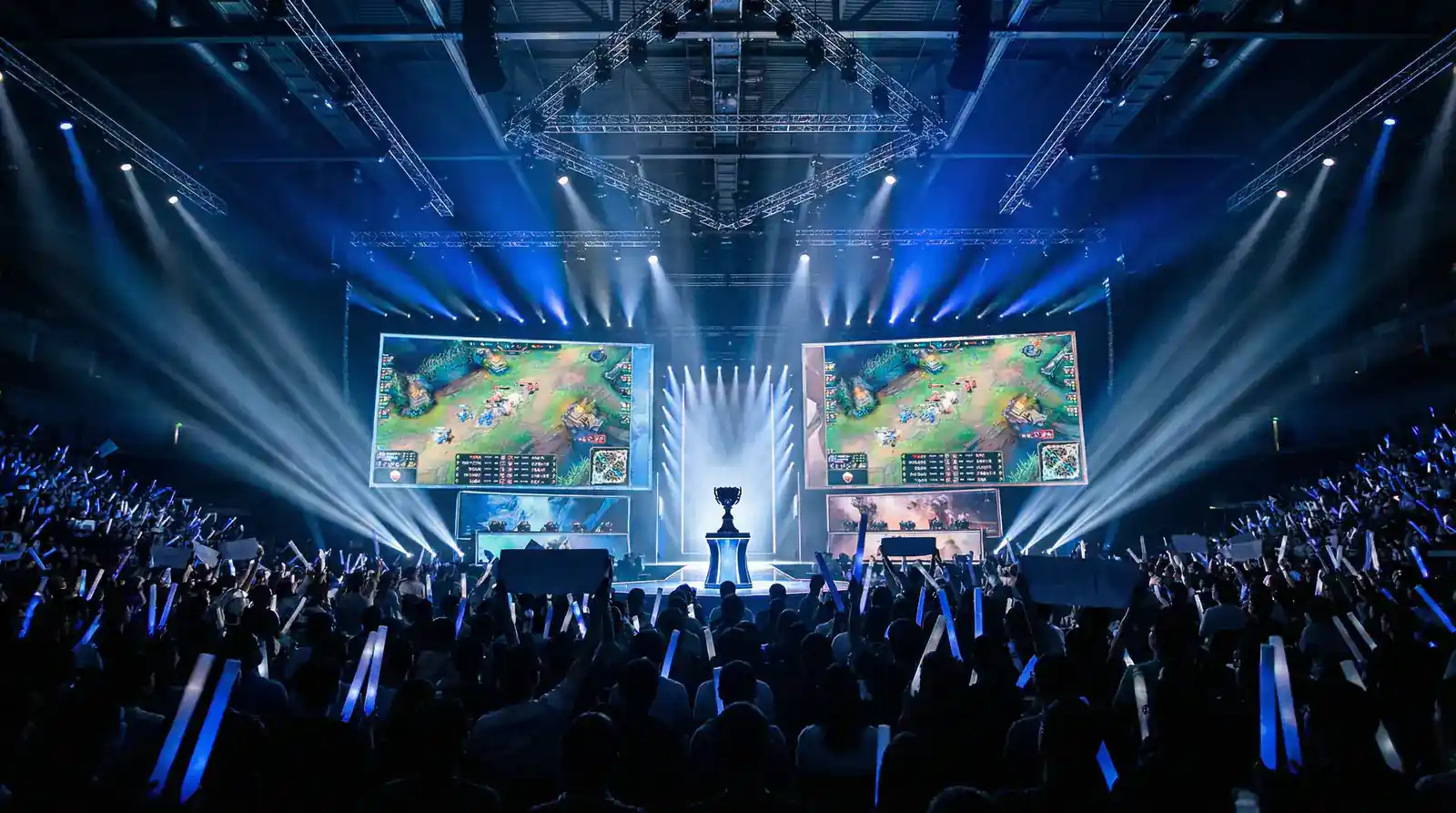 Turneul Worlds League of Legends cu echipe pe scenă